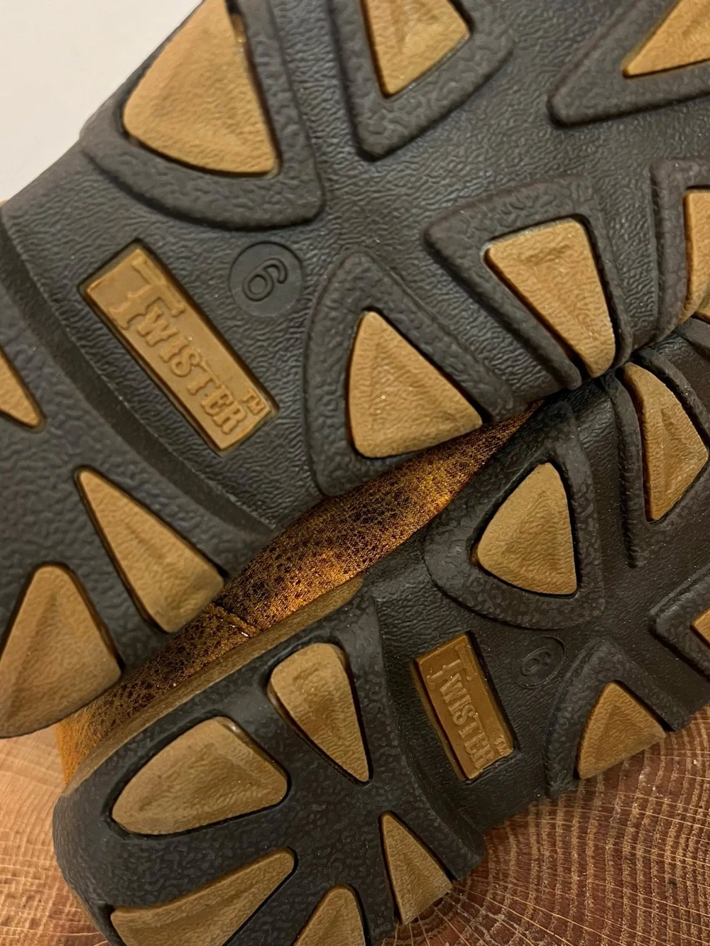 NWT Twister Brown Distressed 'GENTRY' Casual Chukka Shoes - Size 6